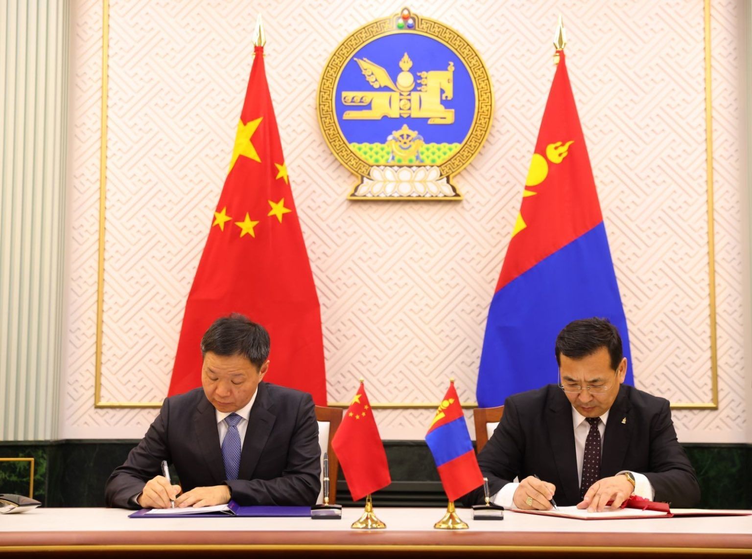 ГАШУУНСУХАЙТ-ГАНЦМОД БООМТЫН ХИЛ ДАМНАСАН  ТӨМӨР ЗАМЫГ ХОЛБОХ ЭРХ ЗҮЙН ҮНДЭС ТАВИГДЛАА