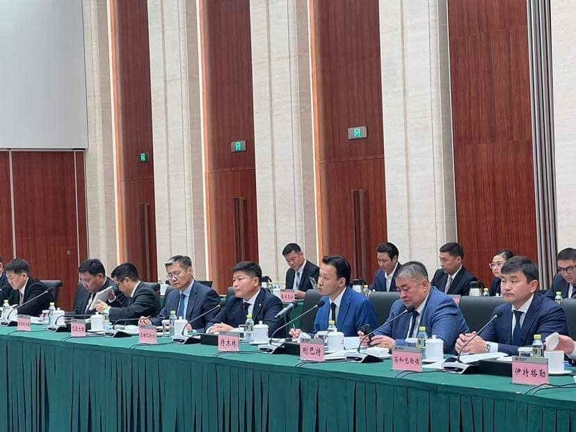 ХИЛ ДАМНАСАН ТӨМӨР ЗАМЫН БҮТЭЭН БАЙГУУЛАЛТЫГ ЭРЧИМЖҮҮЛЭХ ЗОРИЛГОТОЙ ДЭД АЖЛЫН ХЭСЭГ БЭЭЖИН ХОТНОО ХУРАЛДЛАА