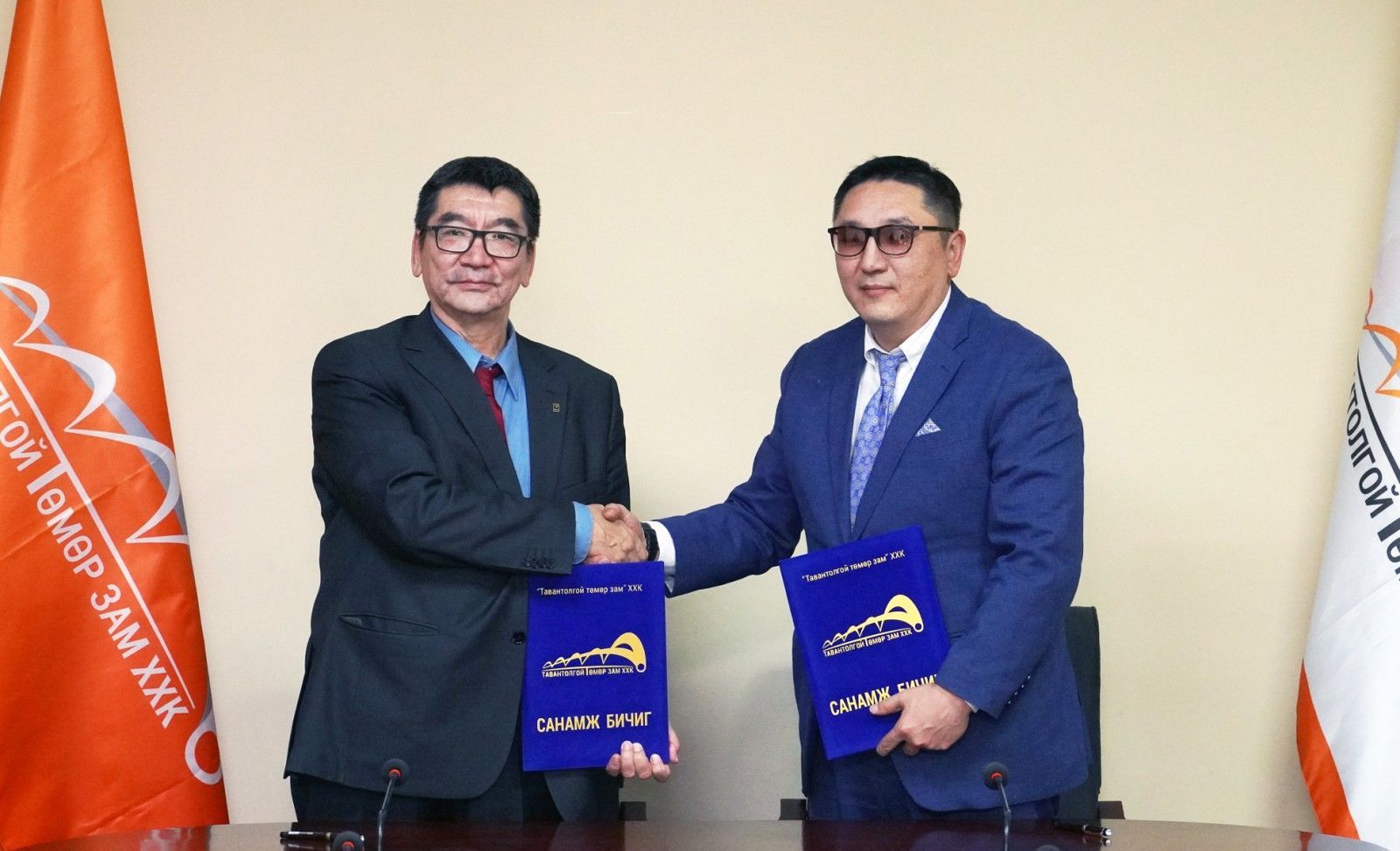 ДЭЛХИЙН БАЙГАЛЬ ХАМГААЛАХ САНГИЙН МОНГОЛ ДАХЬ ХӨТӨЛБӨРИЙН ГАЗАРТАЙ ХАМТРАН АЖИЛЛАНА