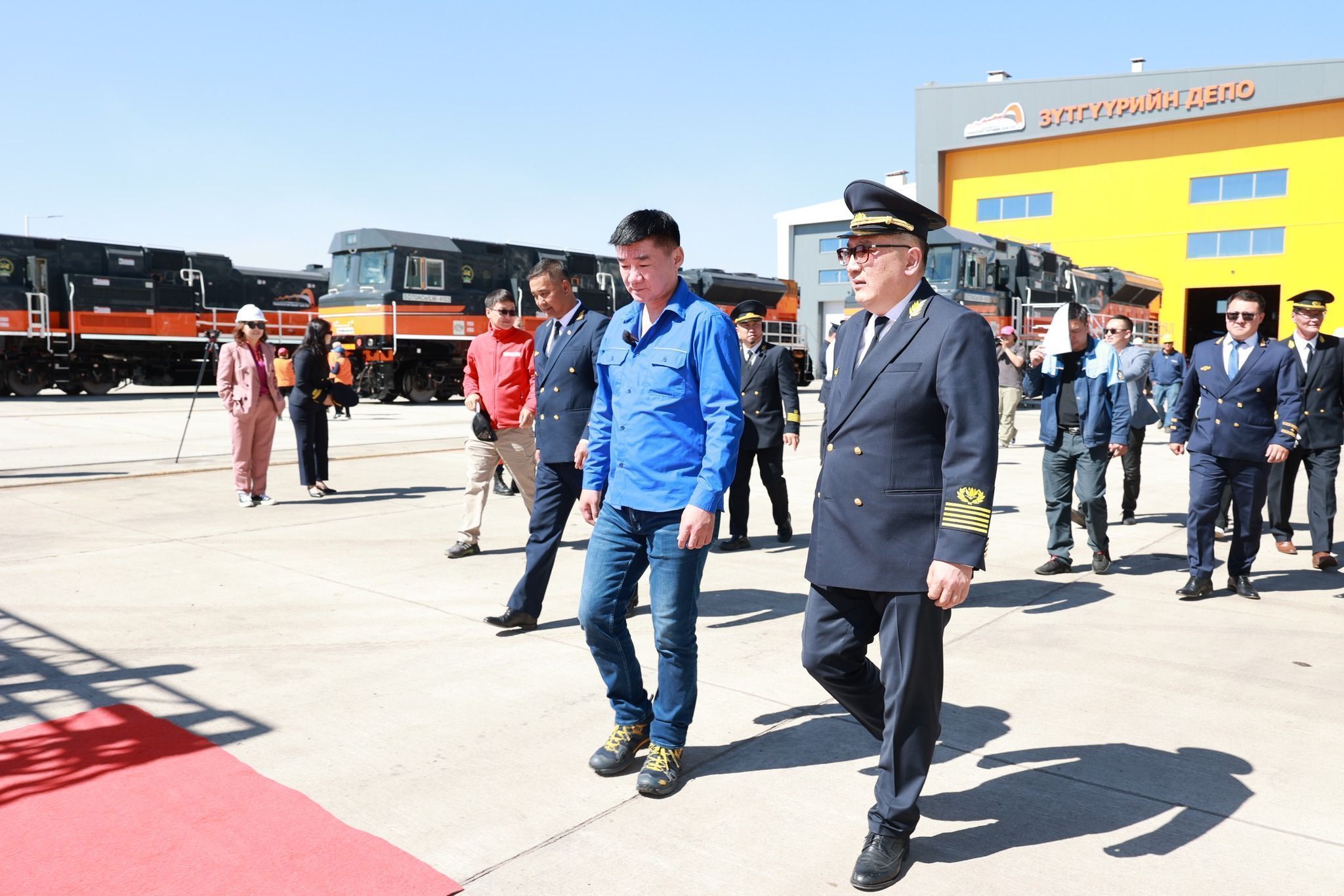 АНУ-Д ҮЙЛДВЭРЛЭГДСЭН “SD70ACe/LW” ЗАГВАРЫН ШИНЭ ЗҮТГҮҮРИЙГ ТЭЭВЭРЛЭЛТЭД НЭВТРҮҮЛЖ, ХӨДЛӨХ БҮРЭЛДЭХҮҮНИЙ ЗАСВАРЫН ТӨВҮҮДИЙГ АШИГЛАЛТАД ОРУУЛЛАА