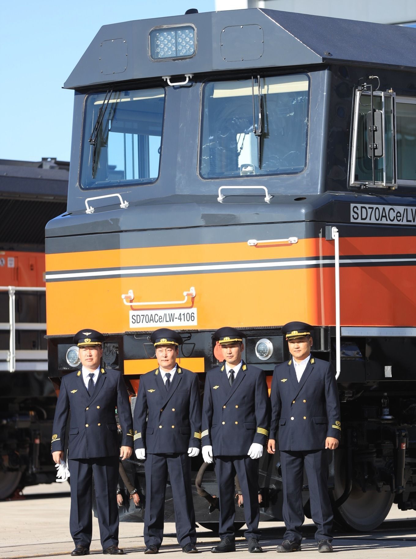 Тавантолгой төмөр зам компанийн МАШИНЧ НАР