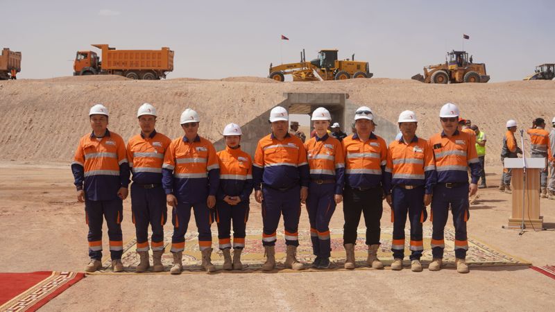 МЭРГЭЖЛИЙН ЧАДВАРЛАГ ХАМТ ОЛОН  2020-08-06 11:01:42 “Тавантолгой төмөр зам” компани нь энэ хоёр төслийг амжилттай удирдаж, төмөр замаа ашиглалтад оруулах нь монголчууд өөрсдөө төмөр зам тавьж чадна гэдгийг батлан харуулж байгаа нь хамгийн том ололт.