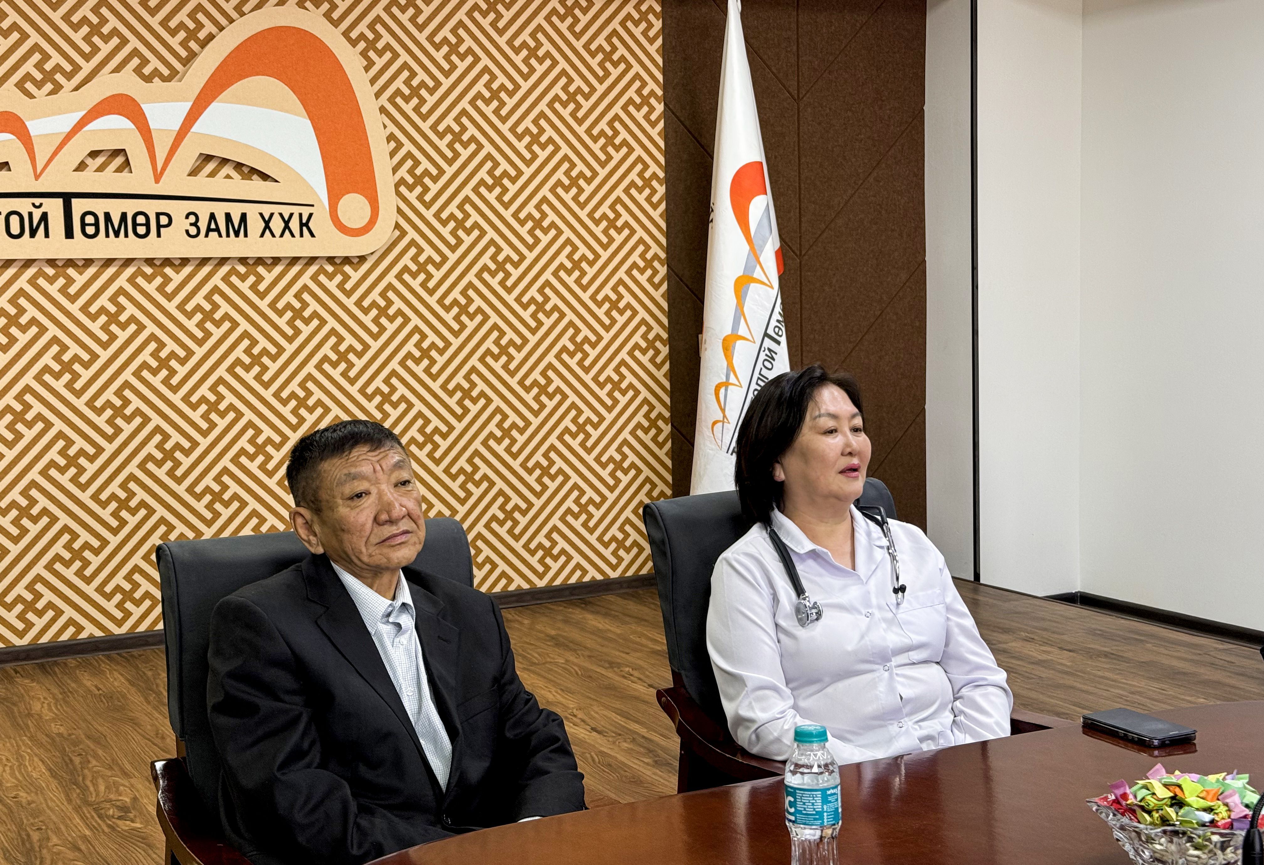 Гавьяаныхаа амралтад гарч буй ажилтнуудаа компанийн хамт олон үдлээ