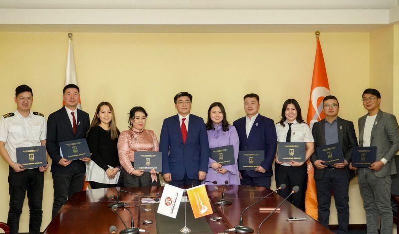 “ТӨМӨР ЗАМЫН ТЭЭВРИЙН МЕНЕЖМЕНТ” АНГИЙН АНХНЫ ТӨГСӨГЧИД ДИПЛОМОО ГАРДАН АВЛАА