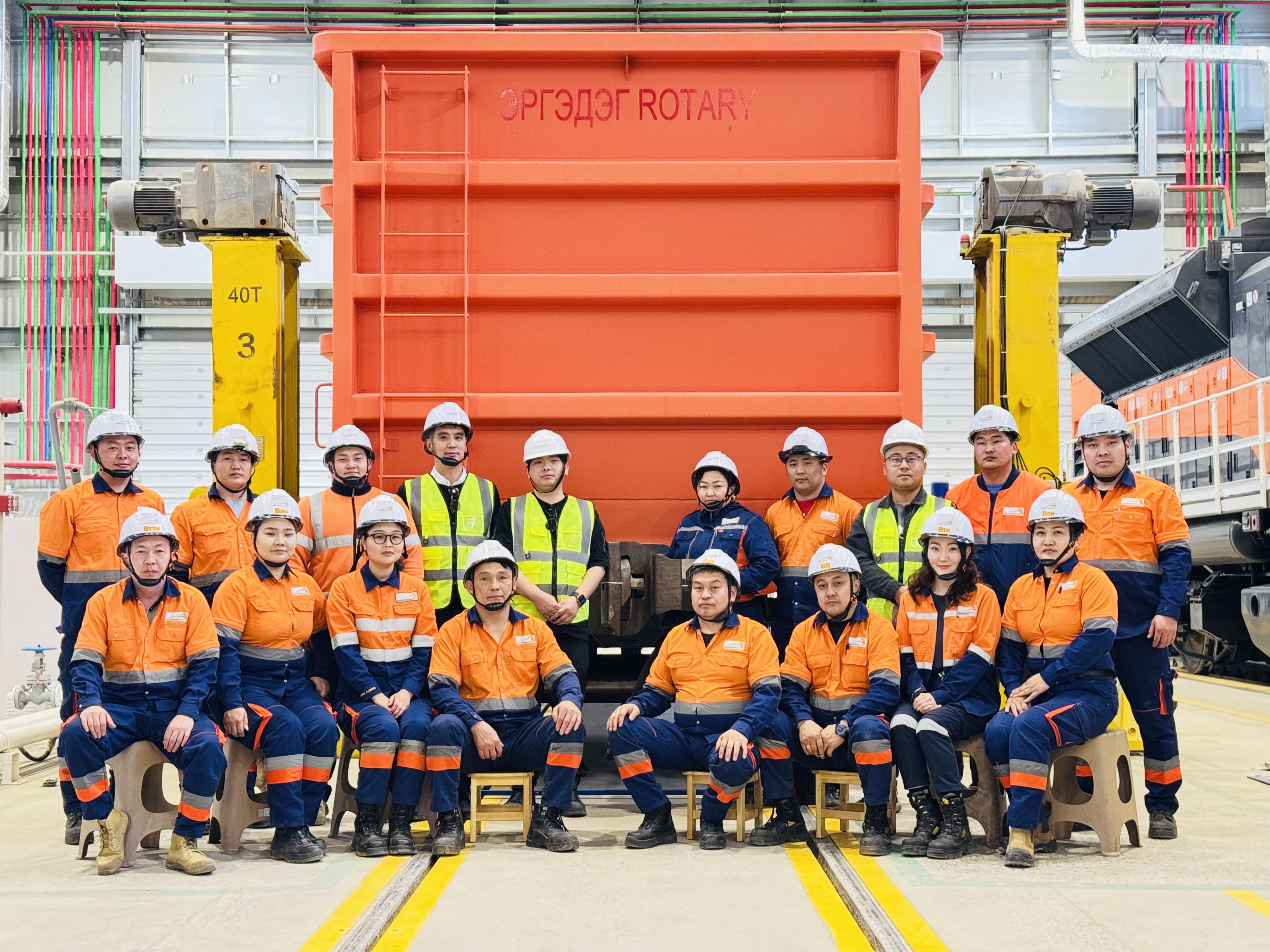 Гашуунсухайт боомтод эргэдэг автоугсраатай хагас вагон нэвтэрч, нүүрс тээврийн бүтээмжийг нэмэгдүүлнэ.