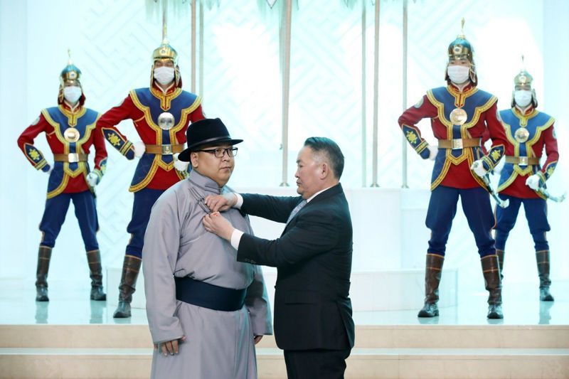 “ТАВАНТОЛГОЙ ТӨМӨР ЗАМ” ХХК-ИЙН ГҮЙЦЭТГЭХ ЗАХИРАЛ Н.УДААНЖАРГАЛД “ХӨДӨЛМӨРИЙН БААТАР” ЦОЛ ХҮРТЭЭЛЭЭ